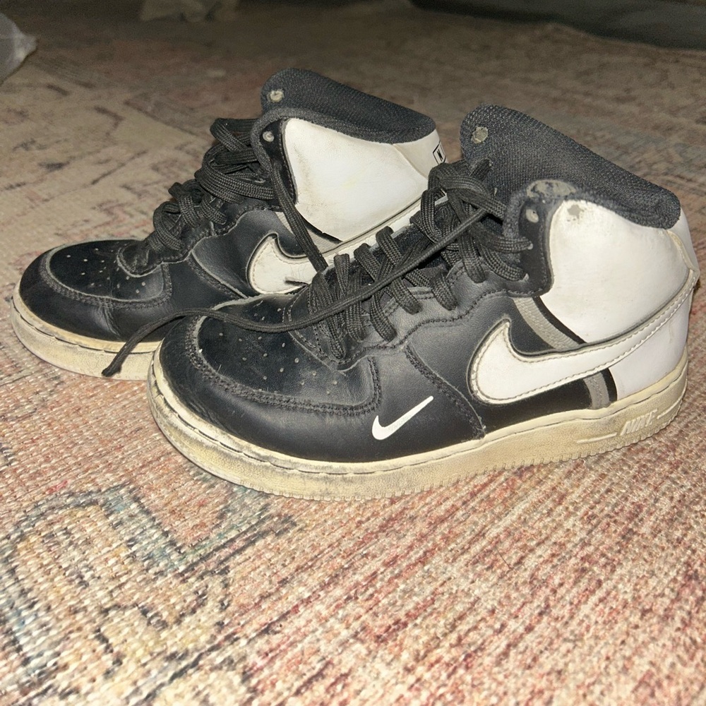 ‼️SOLD Nike Kids Black and White Sneakers